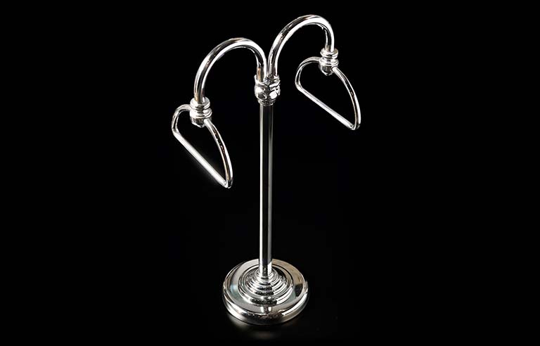 Toallero sobre mesada